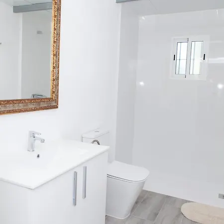 Beachside In Peaceful Apartment Almayate Bajo